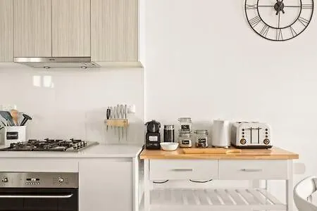 Coastal 2-Bed Apartment Near Beach