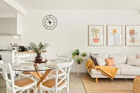Coastal 2-Bed Apartment Near Beach
