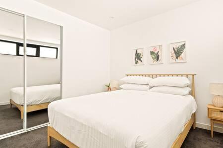 Apartment Coastal 2-bed Near *